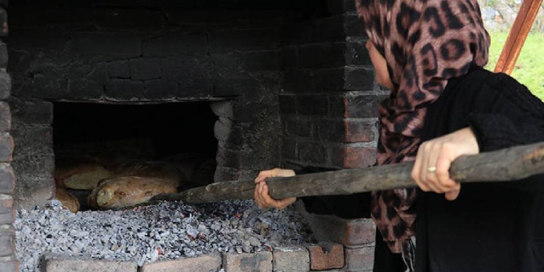 Annelerinden öğrendikleri tariflerle geleneği sürdürüyorlar: El emeğiyle pişiyor, kadınların geliri oluyor 8
